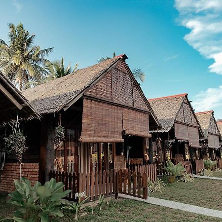 Nipoh Beach Cottage Kijal Extérieur photo