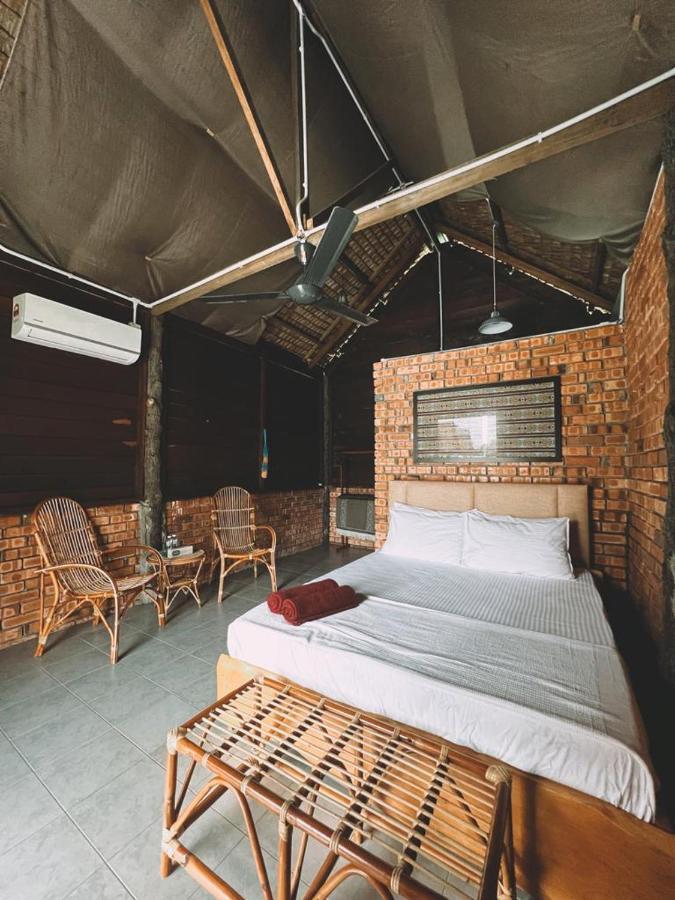 Nipoh Beach Cottage Kijal Extérieur photo